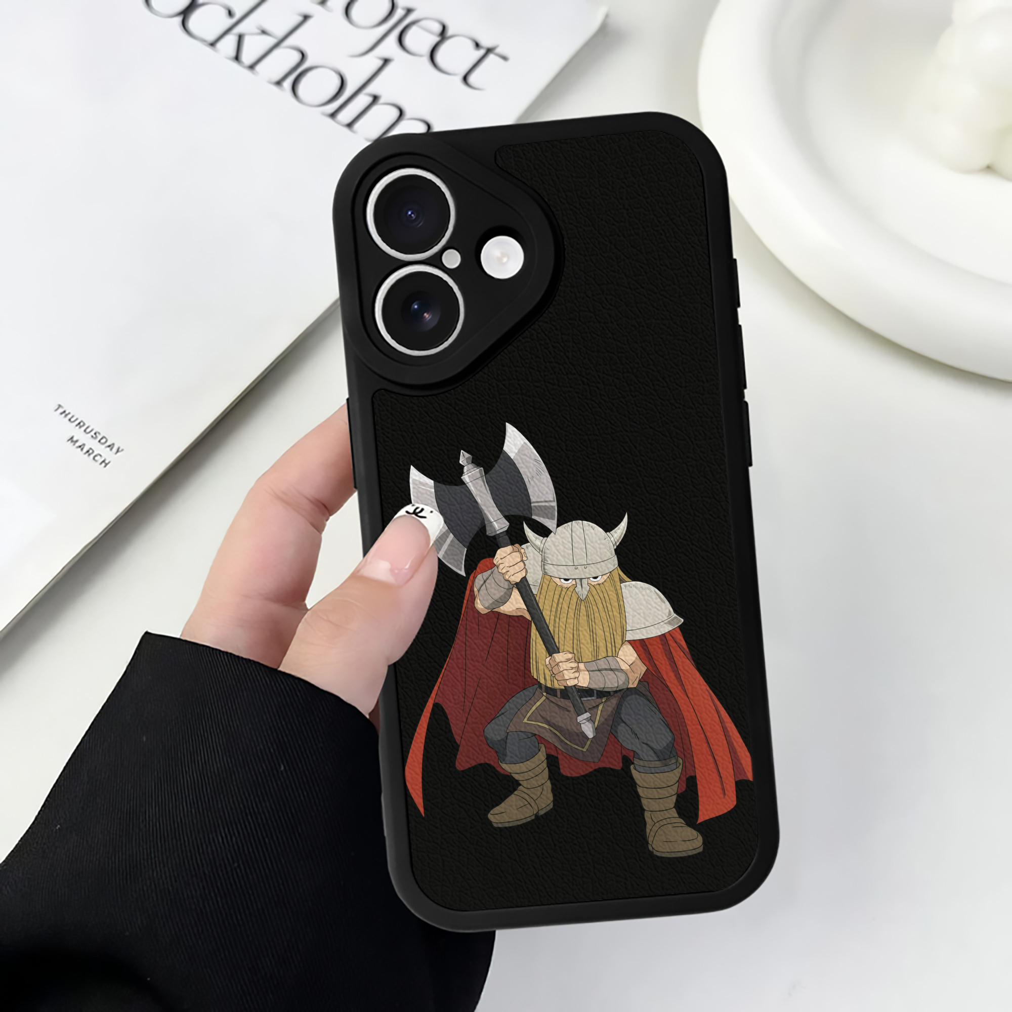 （画像用） 葬送のフリーレン Frieren 【iPhone 16シリーズ対応】シリコンスマホケース（レザー調） 材質：シリコン